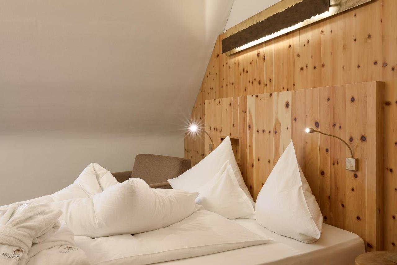 Hotel Madatsch Трафой Екстериор снимка