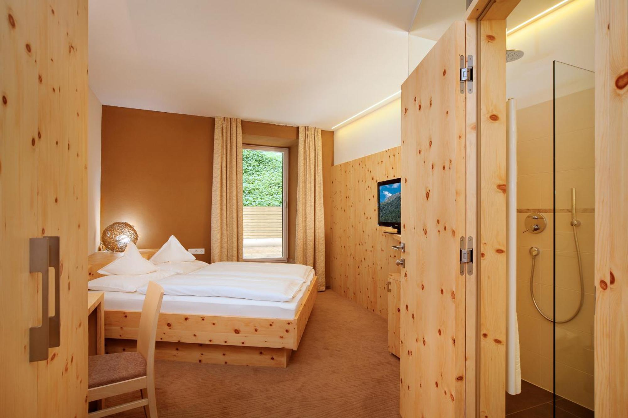 Hotel Madatsch Трафой Екстериор снимка