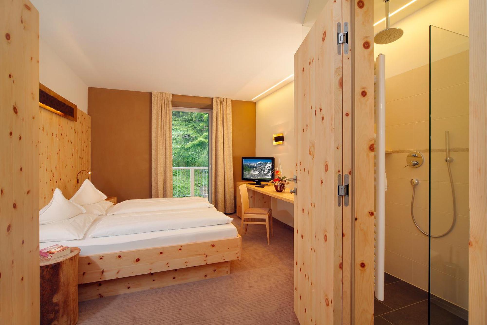 Hotel Madatsch Трафой Екстериор снимка