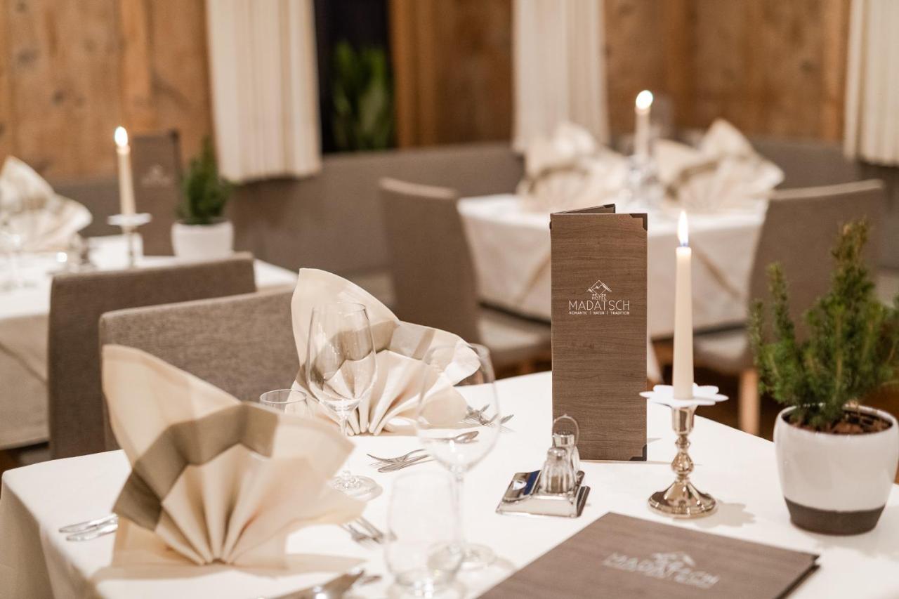 Hotel Madatsch Трафой Екстериор снимка