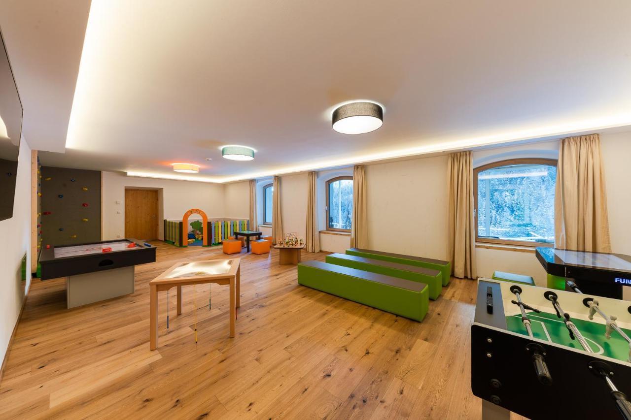 Hotel Madatsch Трафой Екстериор снимка