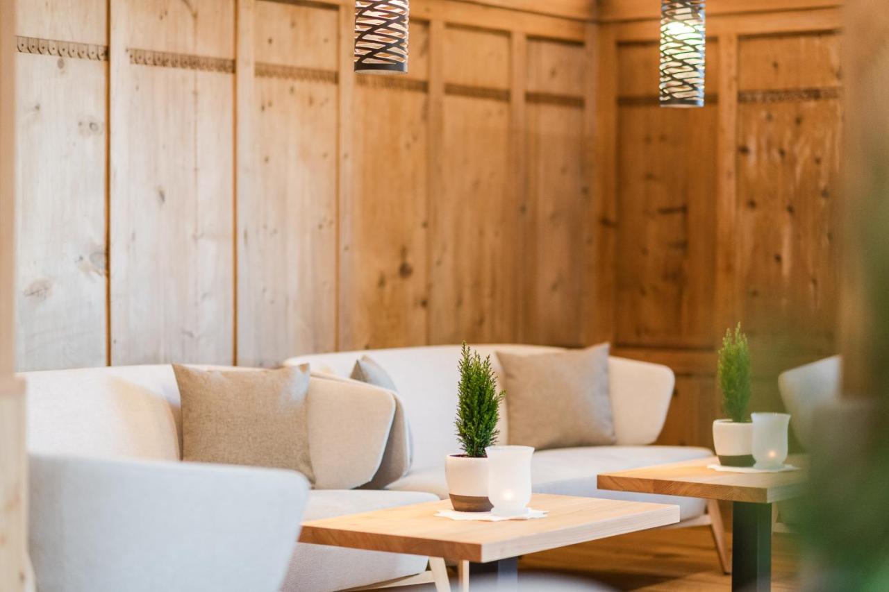 Hotel Madatsch Трафой Екстериор снимка