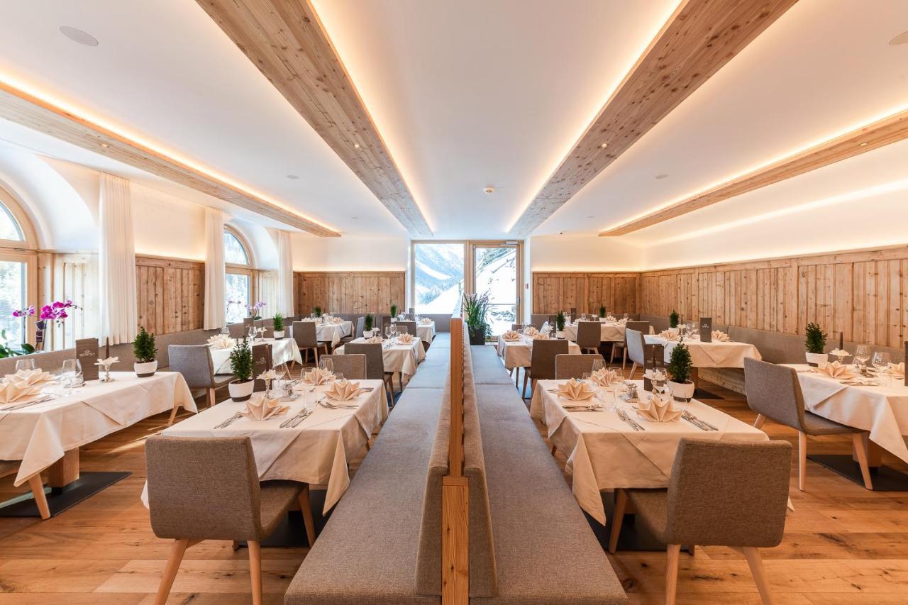 Hotel Madatsch Трафой Екстериор снимка