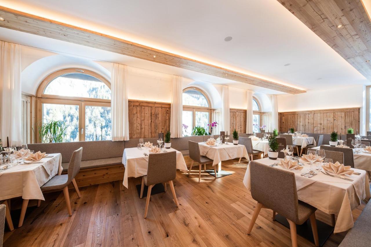 Hotel Madatsch Трафой Екстериор снимка