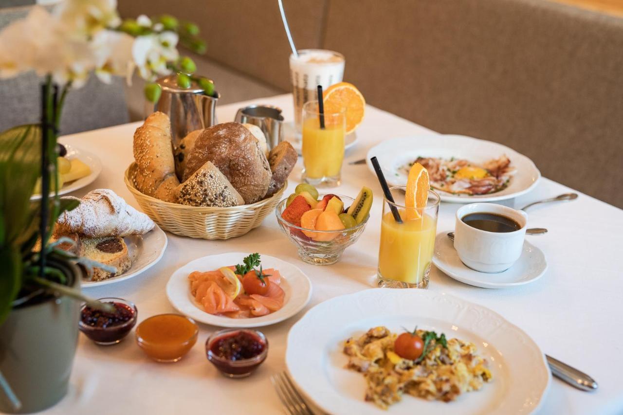Hotel Madatsch Трафой Екстериор снимка